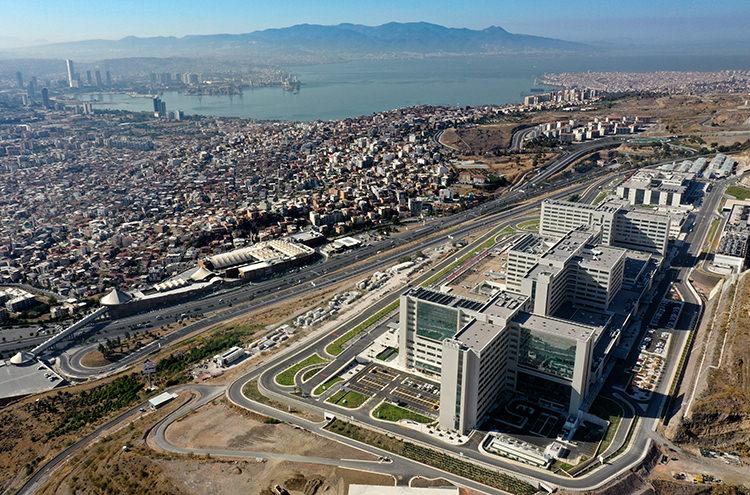 İzmir Şehir Hastanesi hasta kabulüne başladı