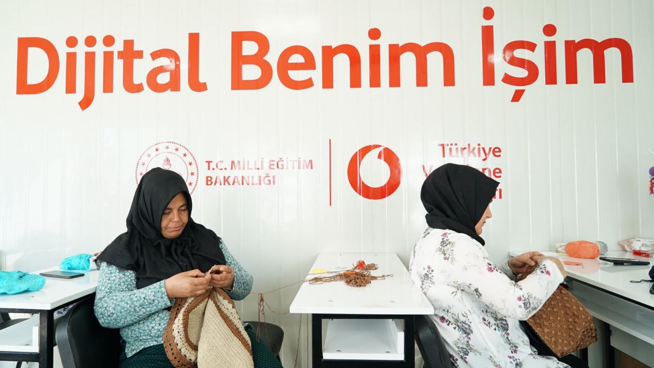 Depremzede kadınlar 'Dijital Benim İşim' projesi ile dijital hayata adım atacak.