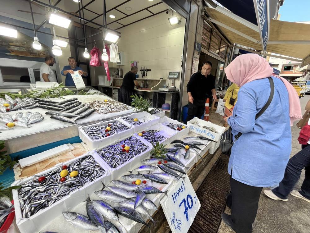 Balık tezgahlarında hafta sonu bereketi