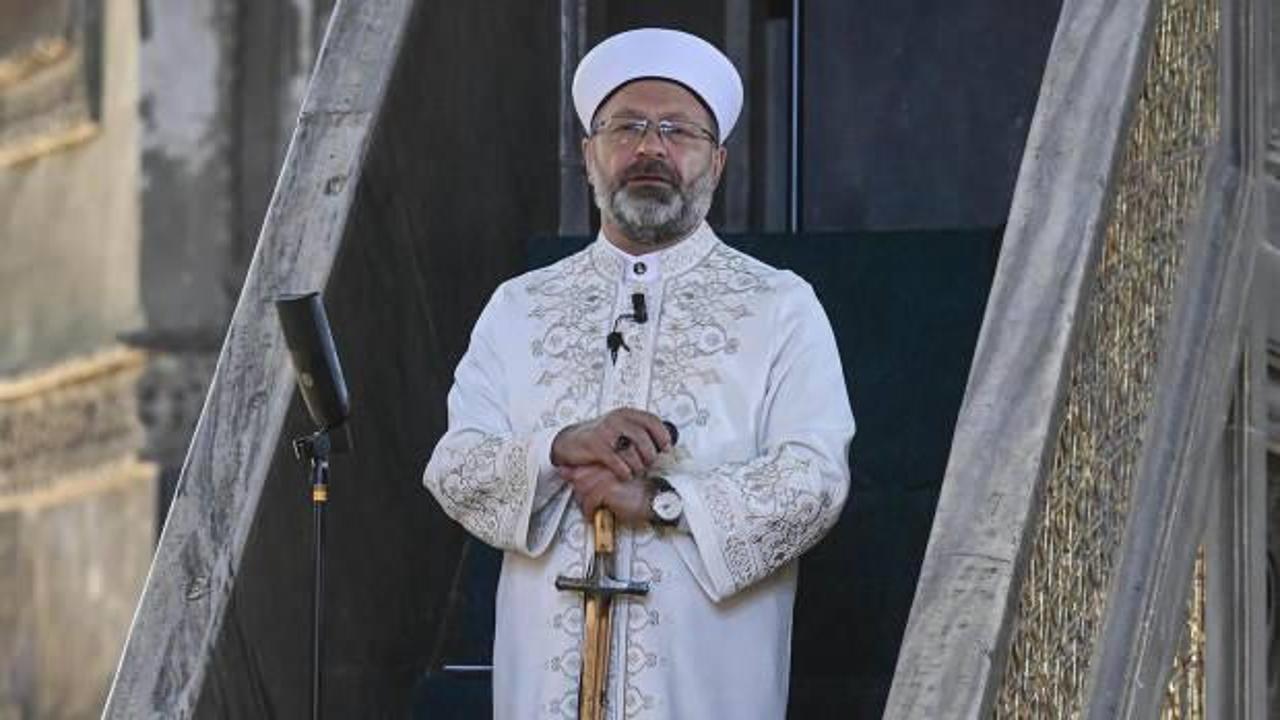 Diyanet İşleri Başkanı Erbaş, hutbeye kınından ayrılmış kılıçla çıktı! Mesaj mı verdi?