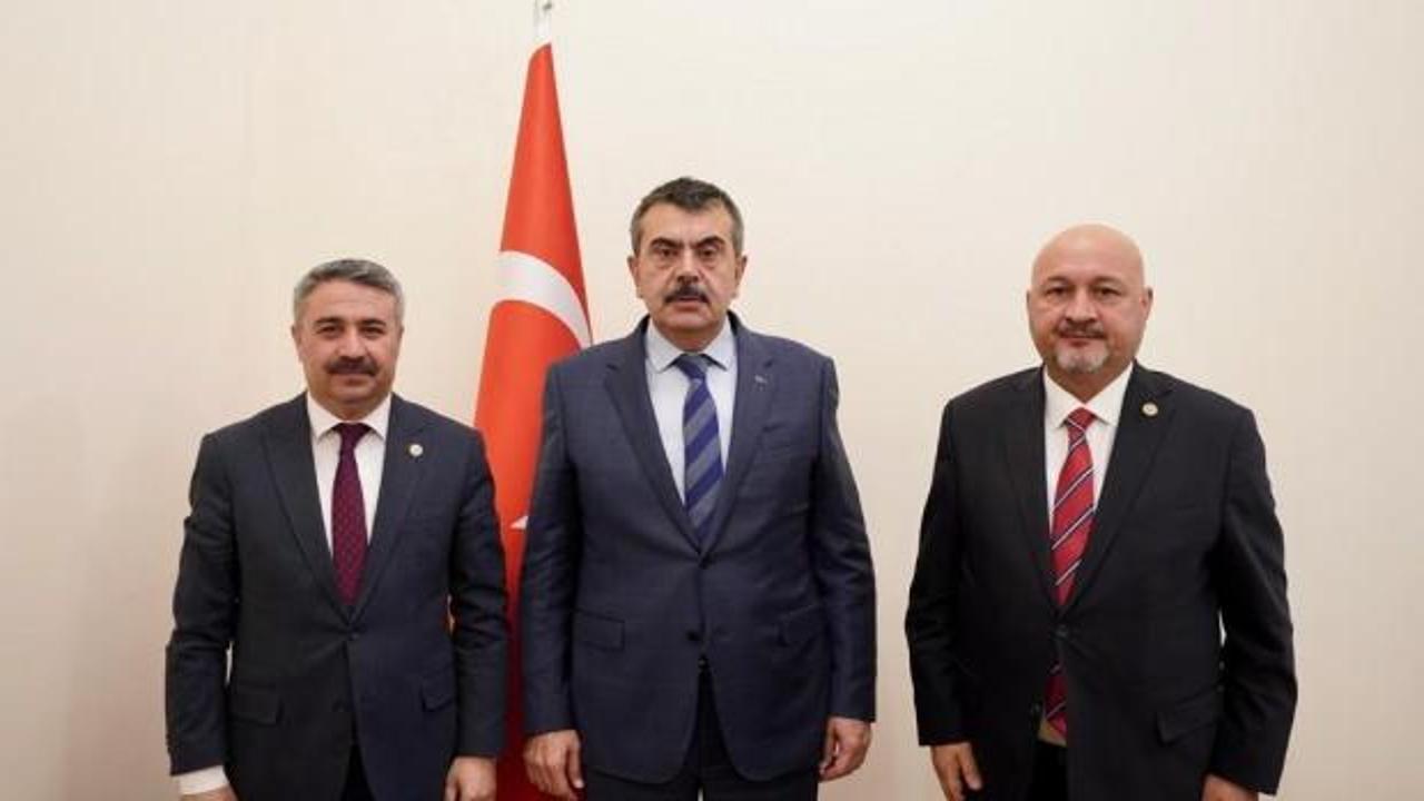 AK Parti Adıyaman Milletvekili Resul Kurt, Bakan Tekin ile görüştü