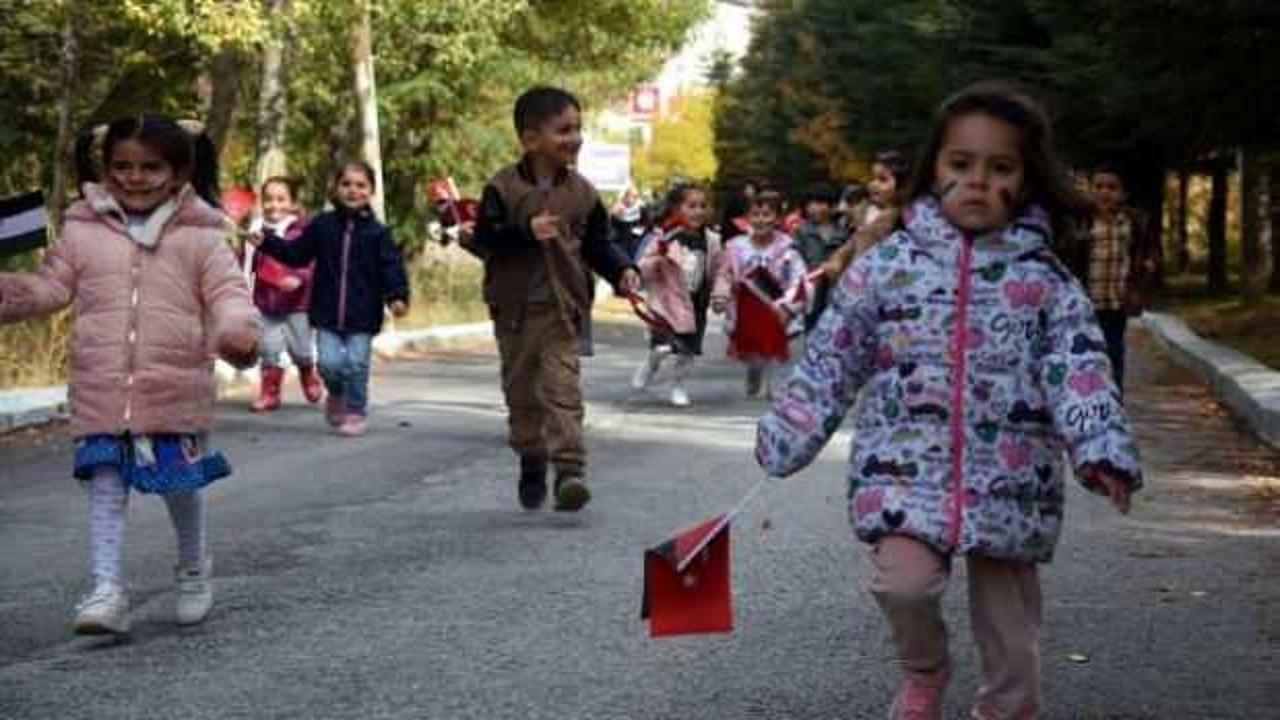 Kuran kursu öğrencileri, harçlıklarını Filistinli çocuklara bağışladı