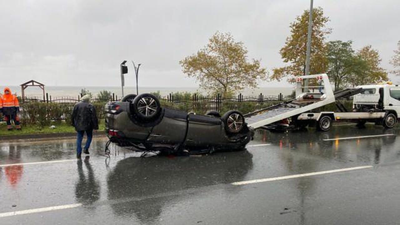 Otomobil, kayganlaşan yolda takla attı: Akademisyen çift yaralandı