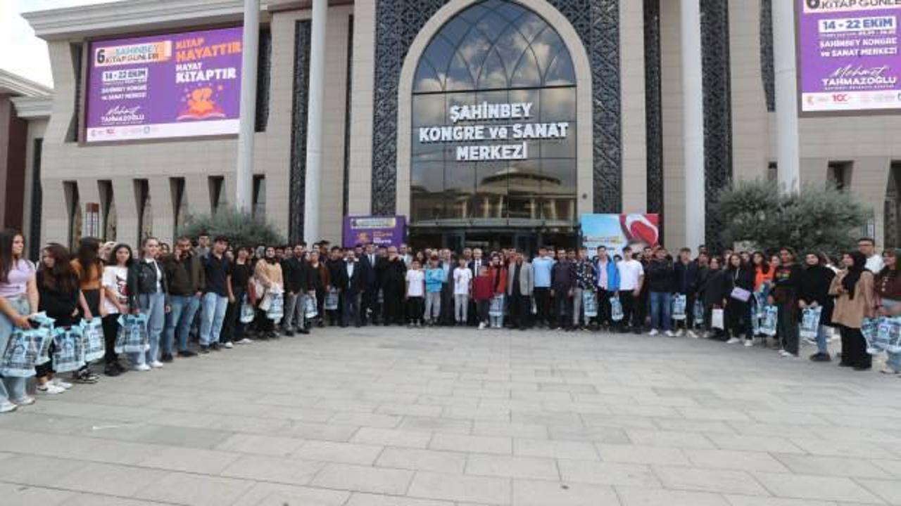 Şahinbey Belediyesi’nin 6’ıncı kitap fuarı depremzede öğrencileri ağırladı