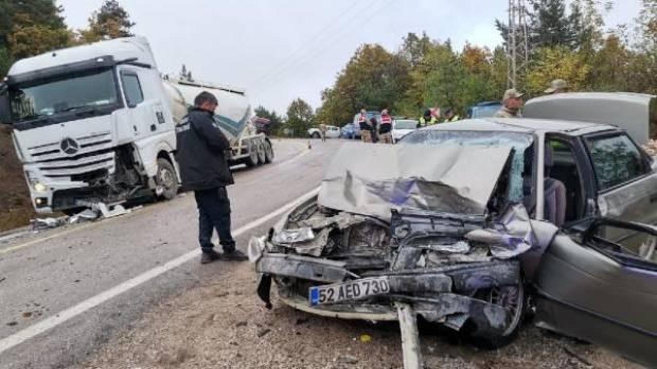 TIR ve otomobil kafa kafaya çarpıştı! Ordu’da kahreden kaza