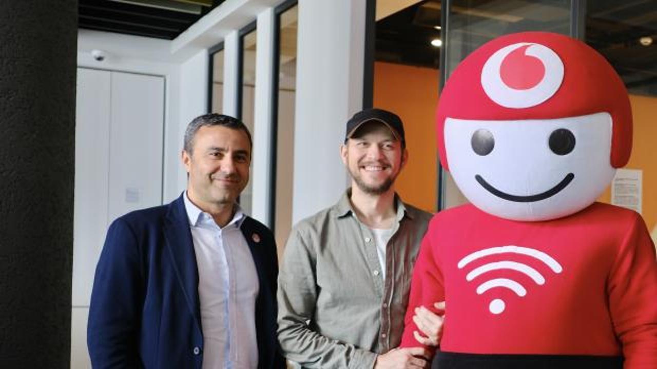 Vodafone’un dijital kahramanı TOBİ, artık konuşarak da hizmet verecek!