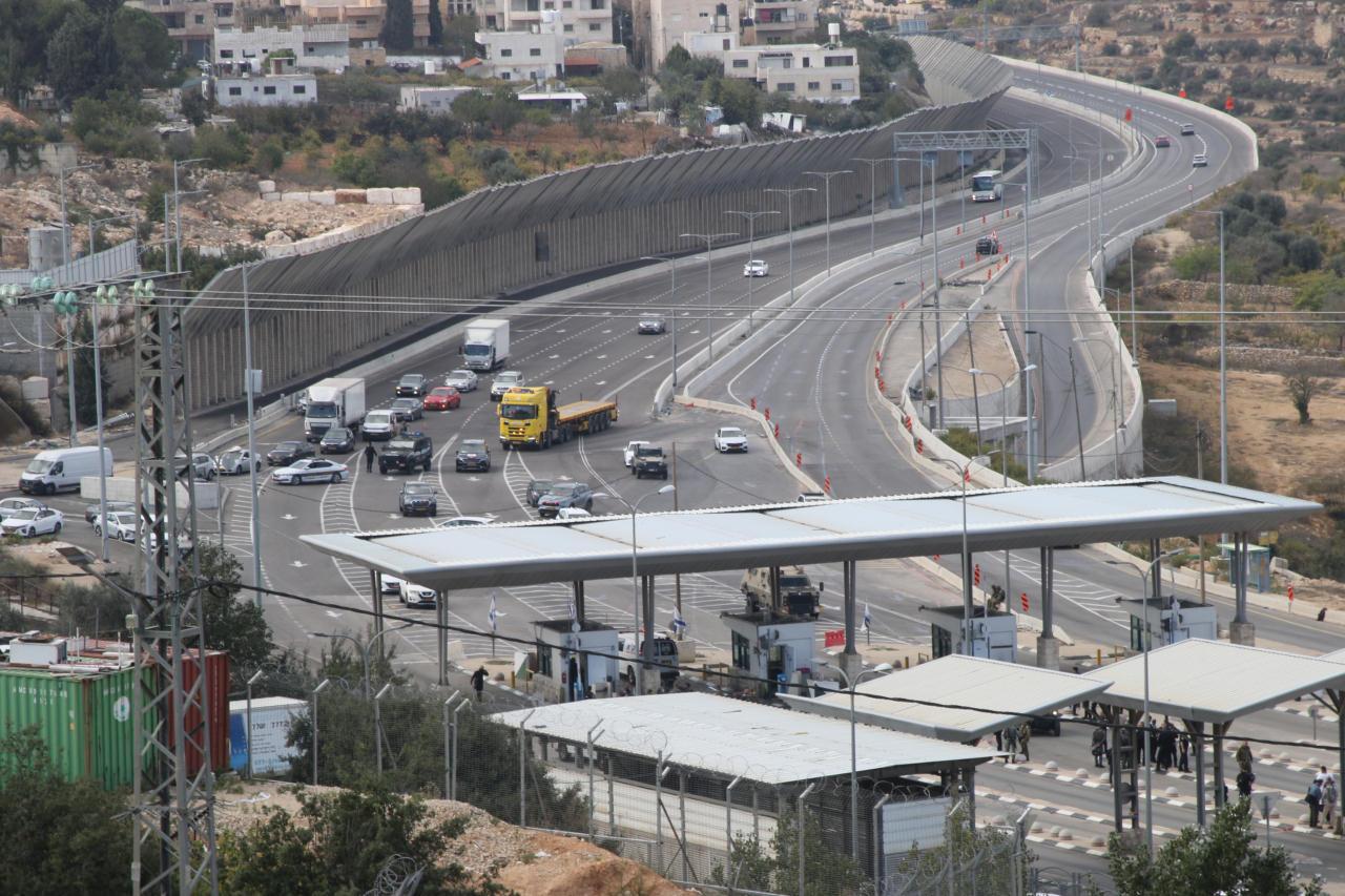 Batı Kudüs'teki İsrail kontrol noktasına silahlı saldırıda 5 kişi yaralandı