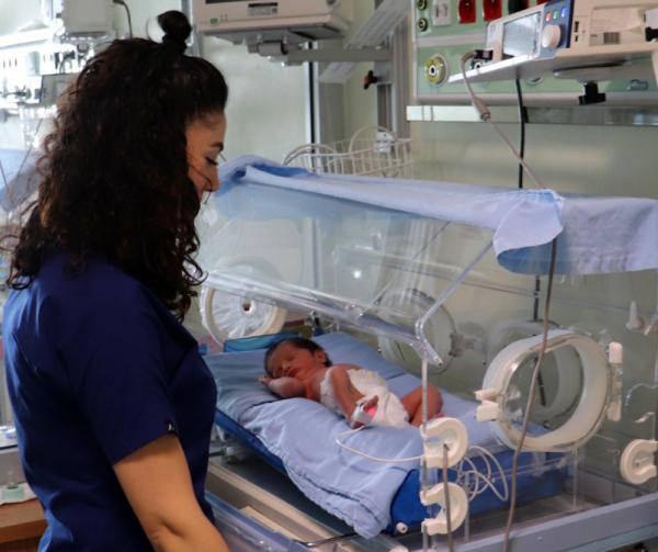 515 gram doğan Elif bebek hayata tutundu