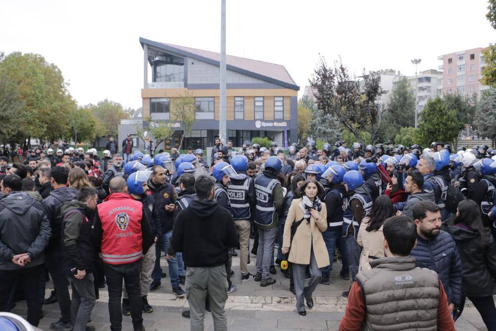 İzinsiz gösteriye polis müdahalesi: 50 gözaltı