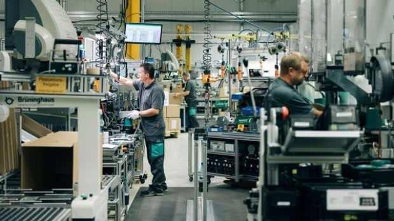 Almanya’da fabrika siparişleri düşüş beklenirken arttı