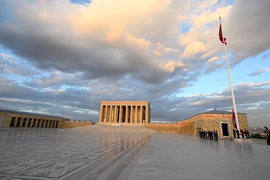 Anıtkabir'e özel bayrak değişim töreni