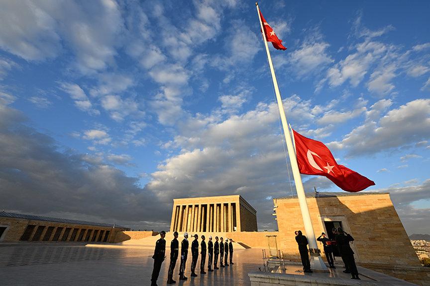 Anıtkabir'e özel bayrak değişim töreni