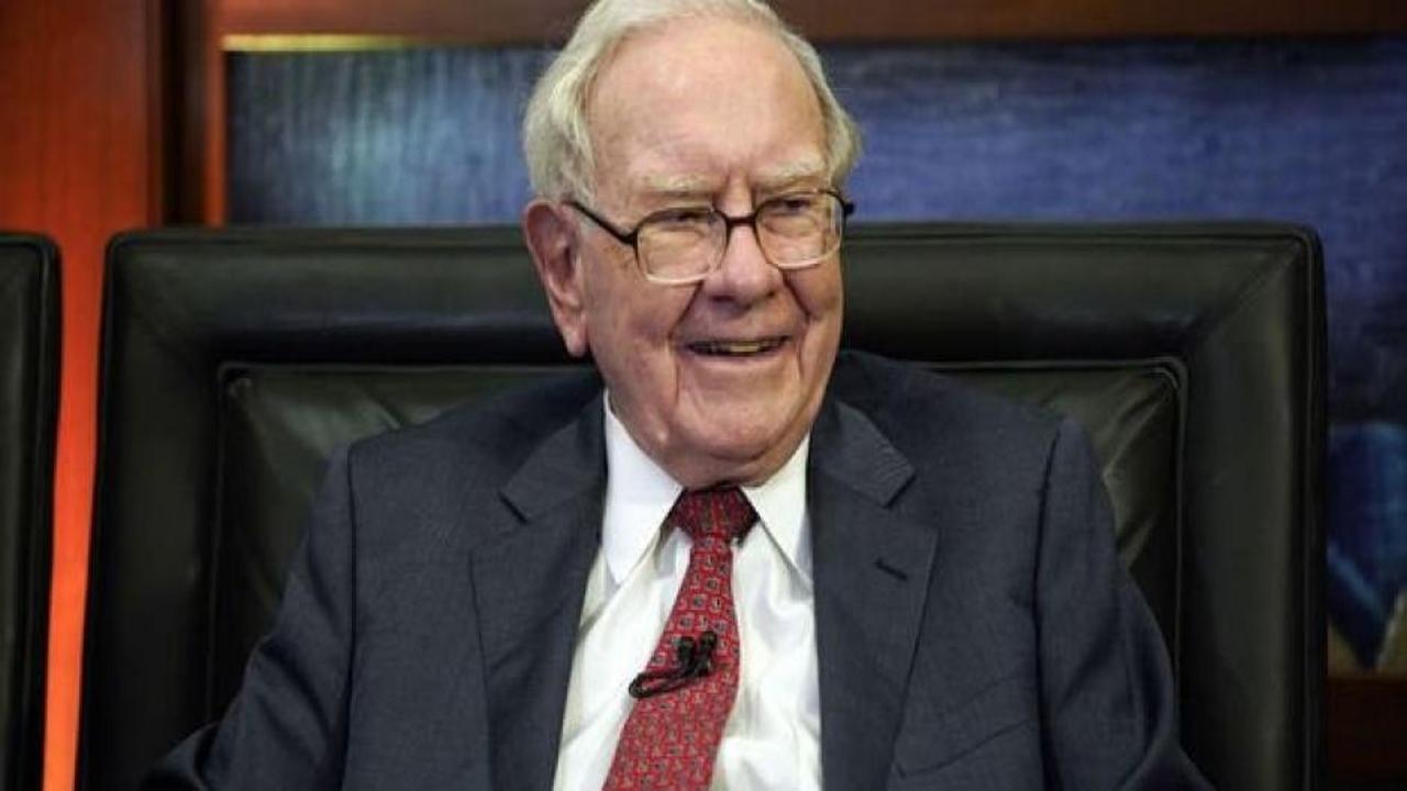 Buffett, nakite geçti: Kasasında para dudak uçuklattı