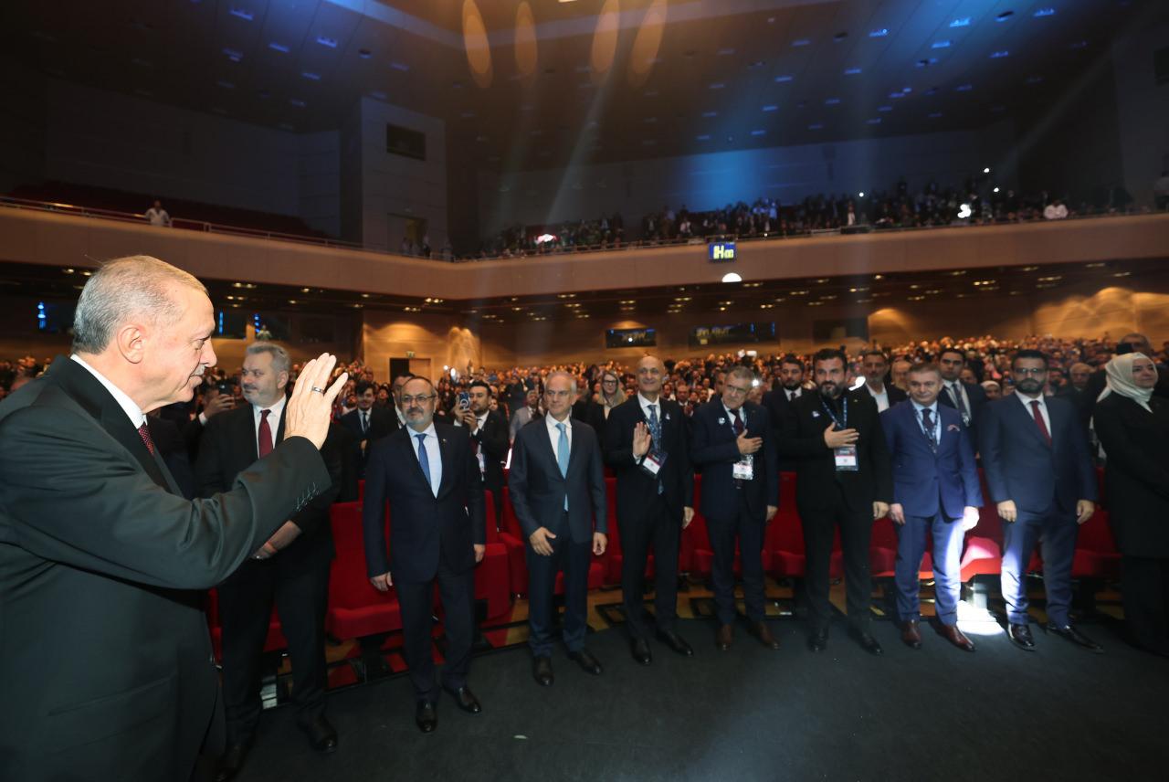 Cumhurbaşkanı Erdoğan: Onlar kendi haset çukurunda sürünsün!