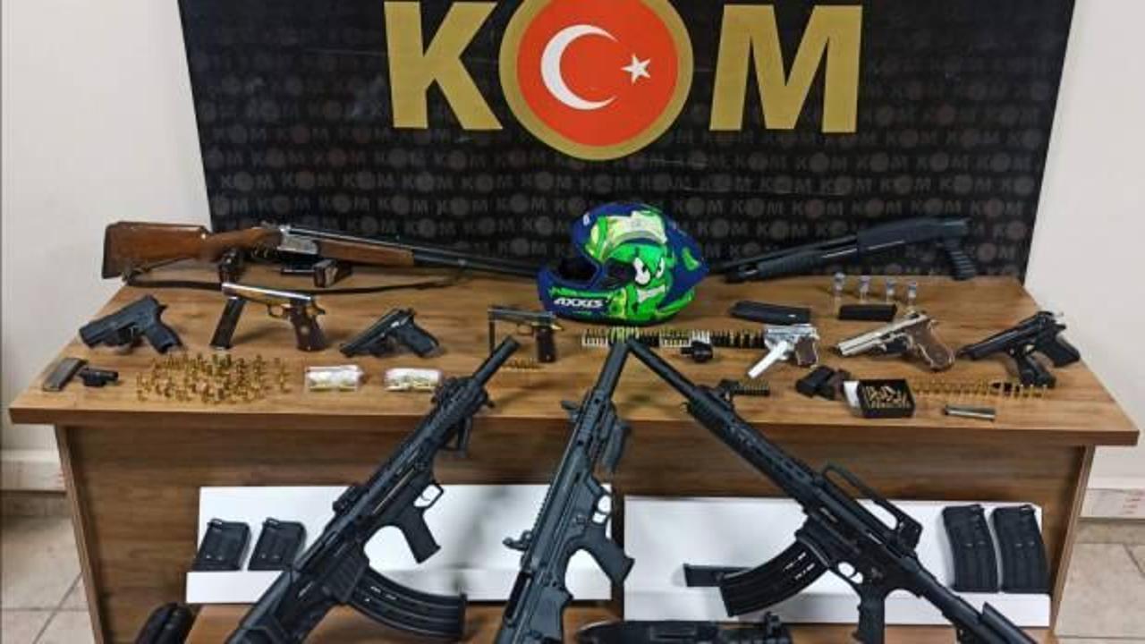 Sosyal medyadan husumetlilerine silahla gözdağı veren 7 şüpheli yakalandı