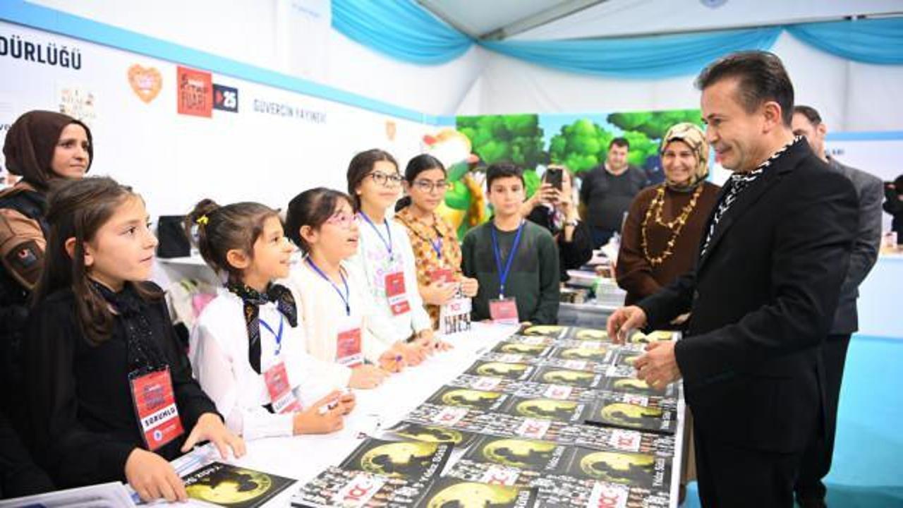 100 ilkokul öğrencisinin eseri ‘Yıldız Sütü’ kitabında toplandı