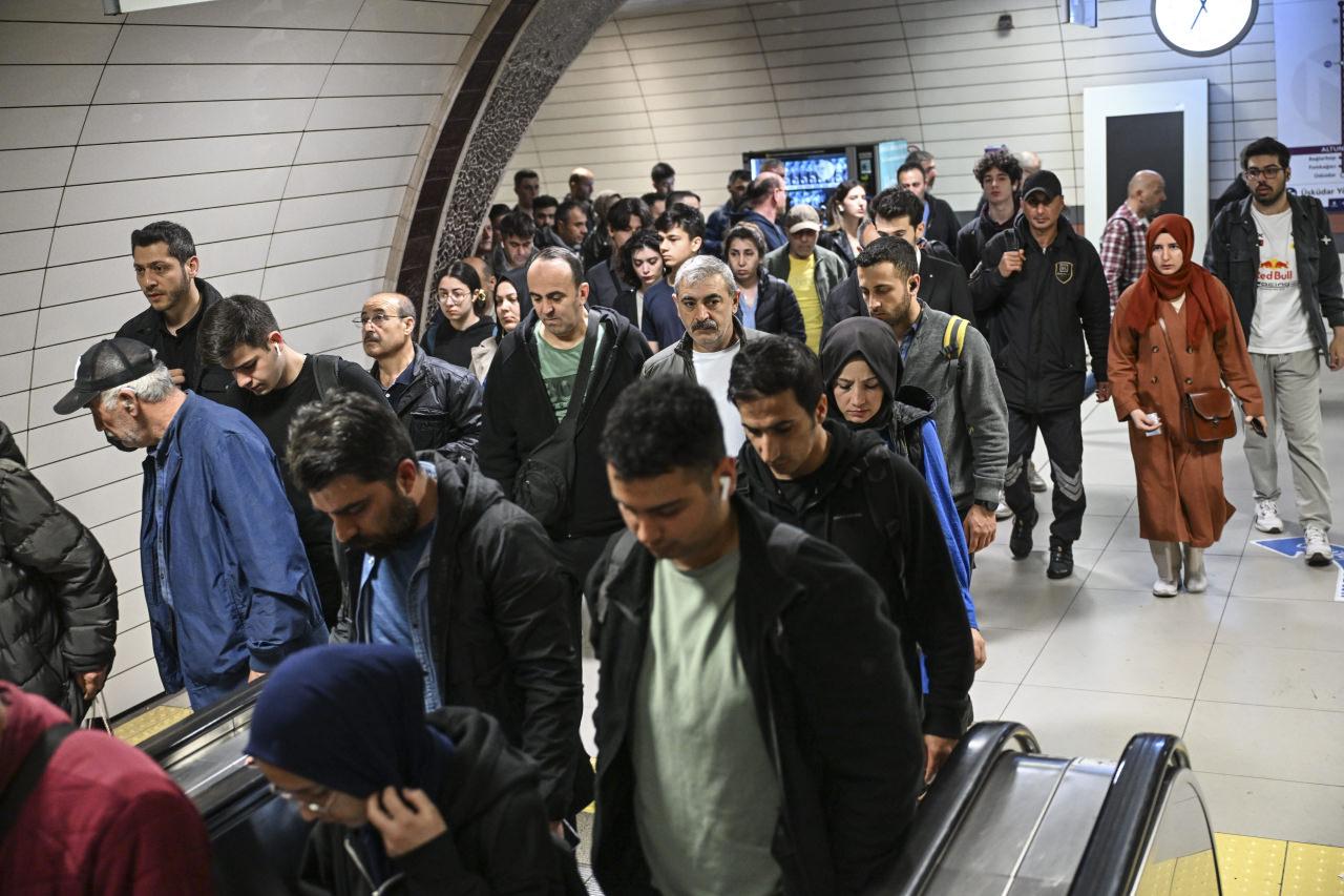 Üsküdar-Samandıra Metro Hattı'ndaki sorun 50 saattir giderilmedi: Vatandaş isyan etti!