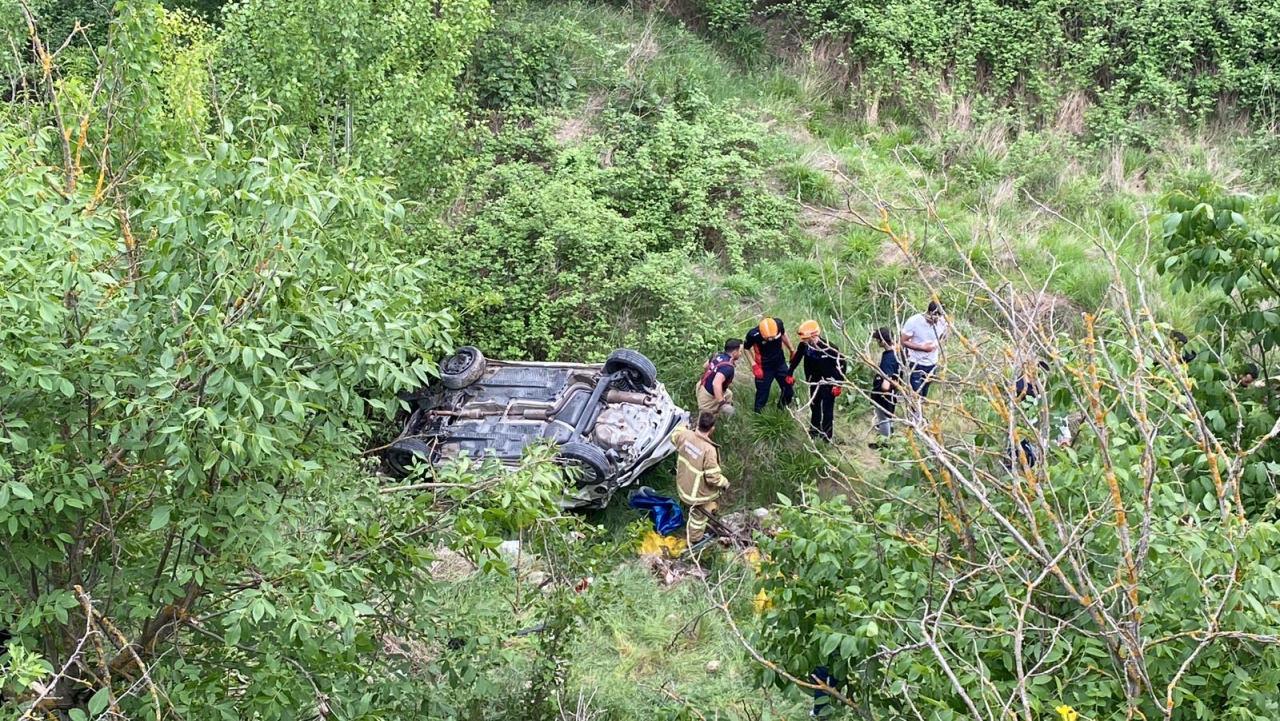 Karabük'te mucize! Otomobiliyle 150 metre uçan sürücü yara almadan kurtuldu