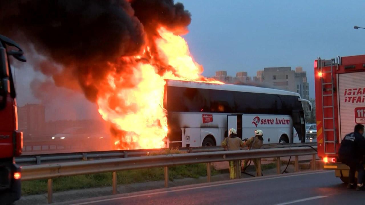 TEM'de yolcu otobüsü alev aldı! Çok sayıda ekip yönlendirildi