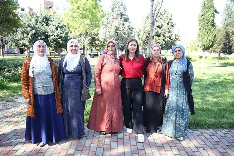 Eşinin görevi dolayısıyla Diyarbakır'a gelen kadın muhtar oldu