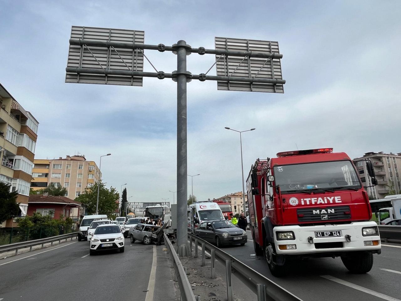 Feci kaza! Bariyer arka koltuğa kadar ilerledi: 1 ölü