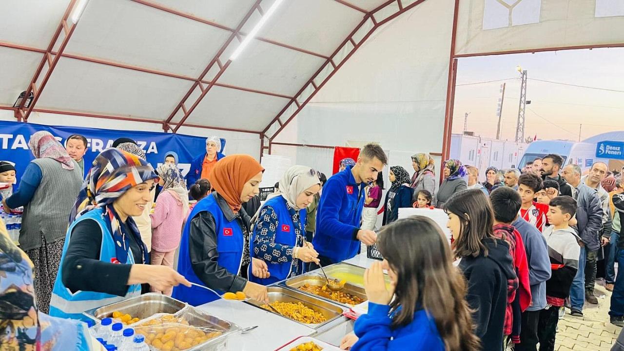 Deniz Feneri Ramazan'da da yüzleri güldürmeye devam etti