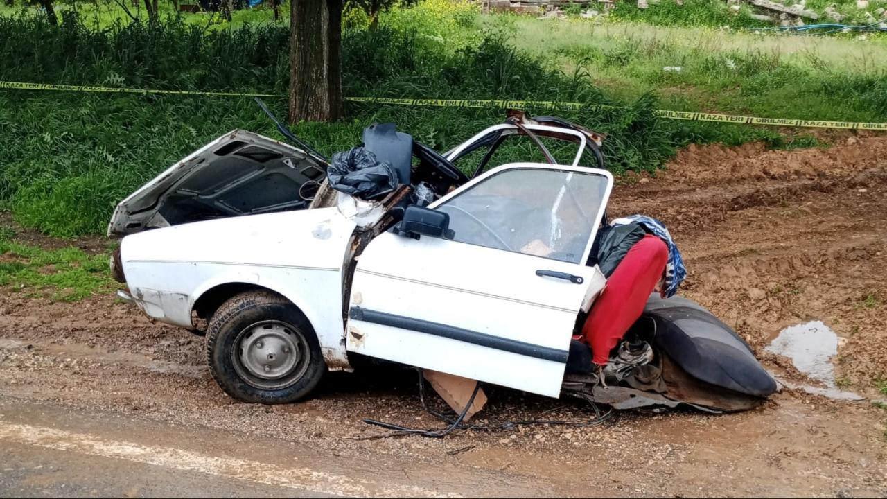 Araç ikiye ayrıldı, 2 kişi feci şekilde can verdi