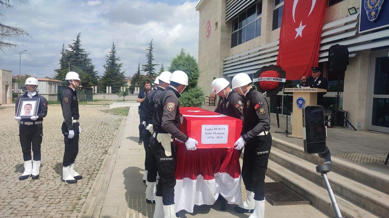 Mesaide kalp krizi geçiren polis hayatını kaybetti