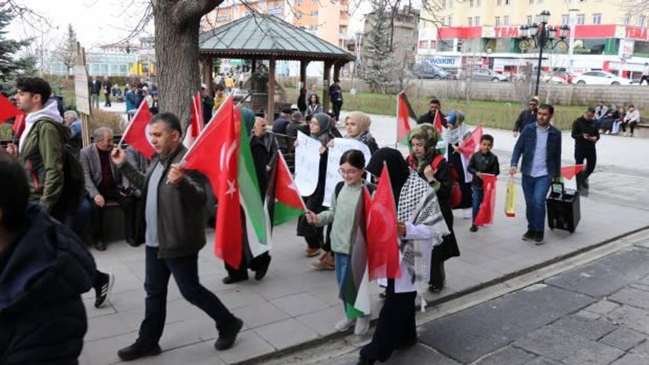 Erzurum’da sağlıkçılar Gazze için sessiz yürüyüş gerçekleştirdi