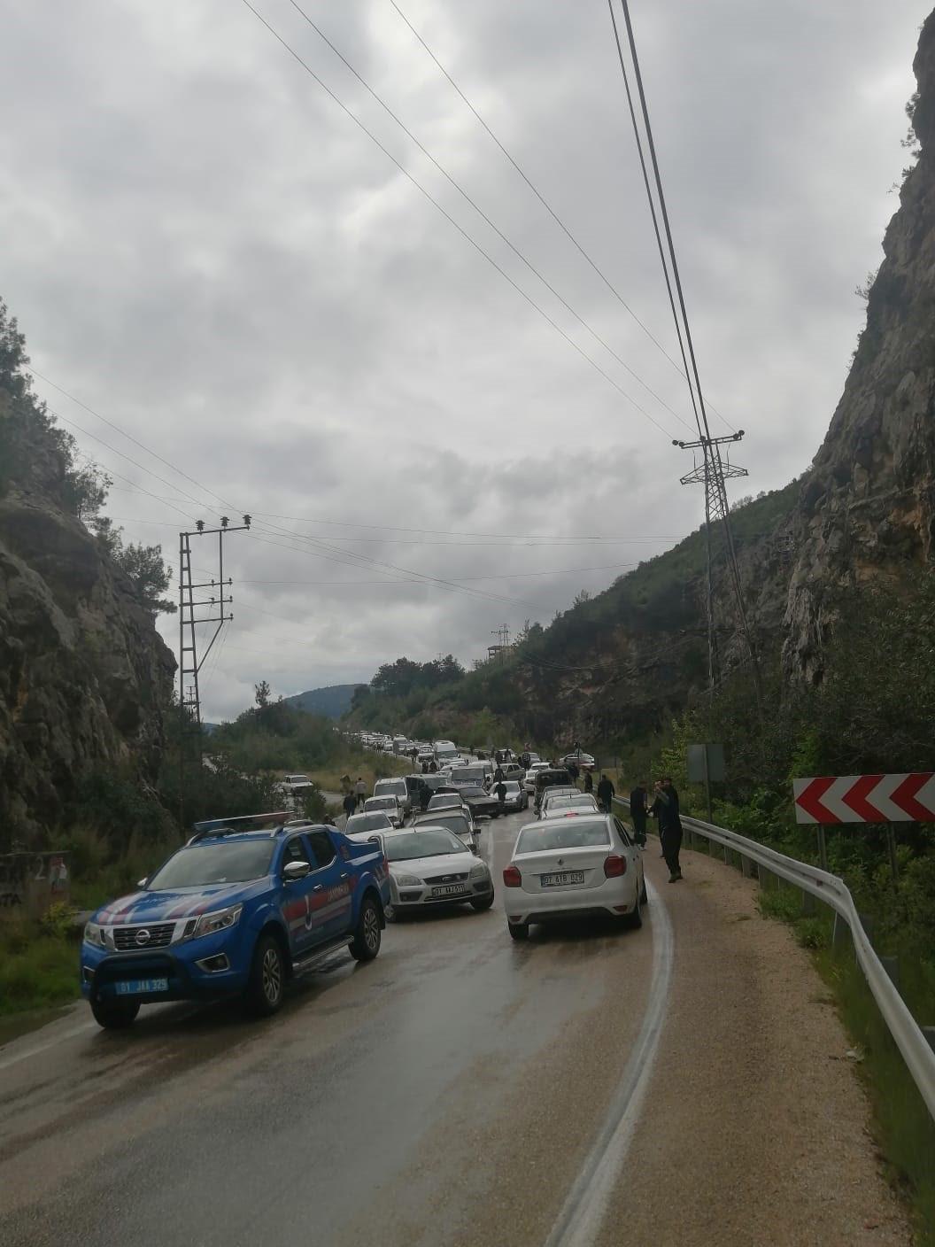 Adana'daki trafik kazasında 1'i çocuk 6 kişi yaralandı