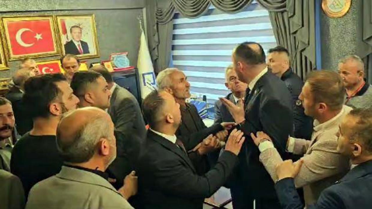 Devir teslim töreninde kavga! Yeniden Refahlı başkan milletvekiline küfretti