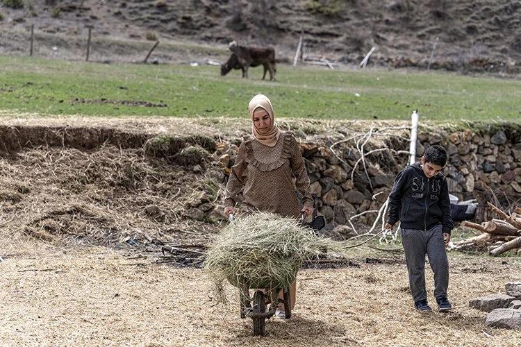 Gurbetten köyüne dönen kadın devlet desteğiyle sürü sahibi oldu