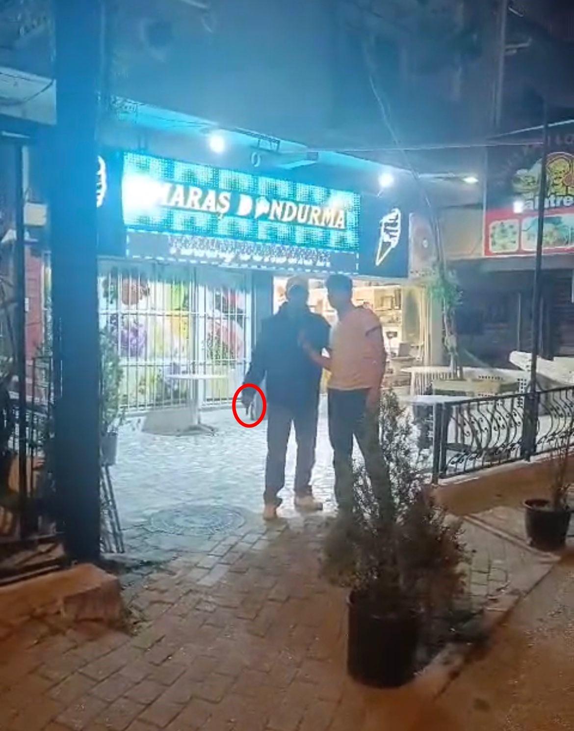 Babası evden kovdu, kardeşini bıçakla rehin aldı