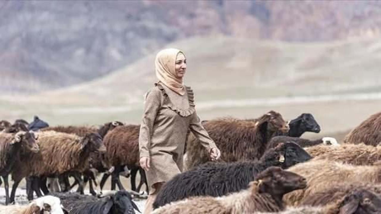 Gurbetten köyüne dönen kadın devlet desteğiyle sürü sahibi oldu