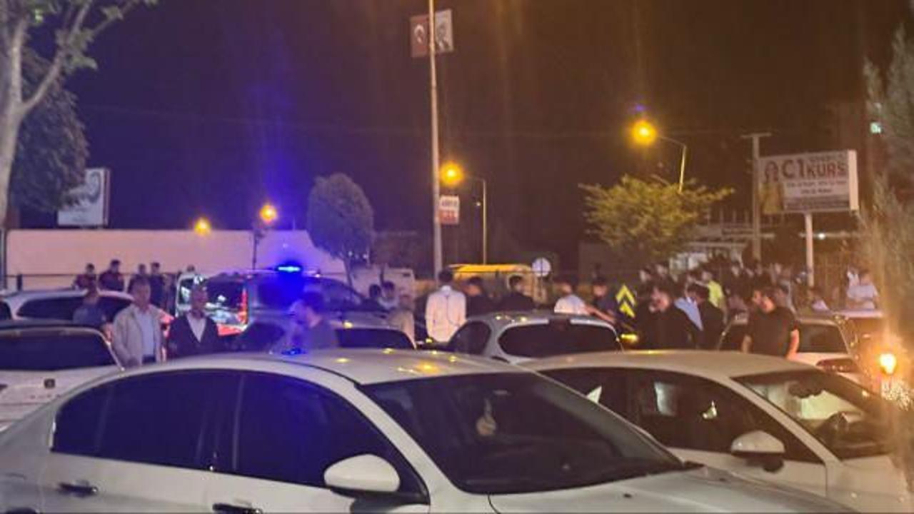 Kırmızı ışık ihlali yapan sürücü yaya geçidinde 4 kişiye çarptı: 3’ü ağır yaralı