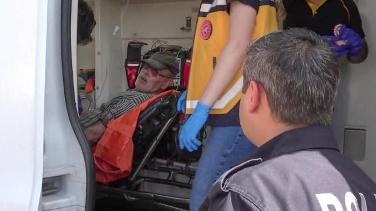 Metruk binada üzerine duvar yıkıldı, komşuları kurtardı