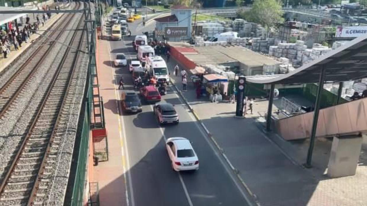 Motosikletiyle yayaların arasına daldı: 4 yaralı