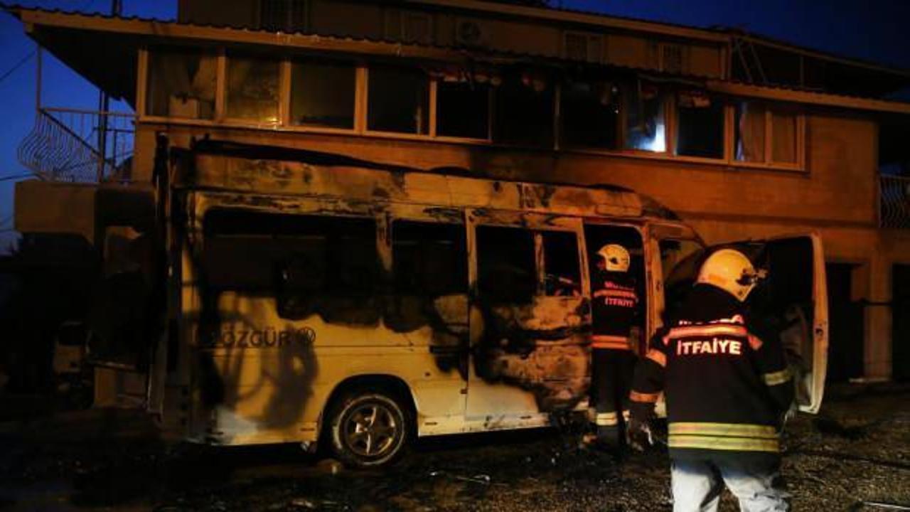 Muğla’da minibüste çıkan yangın eve sıçradı