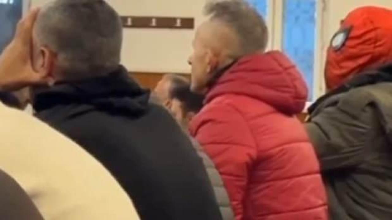 Örümcek Adam’ kostümüyle bayram namazı kılan kişiye polis müdahalesi