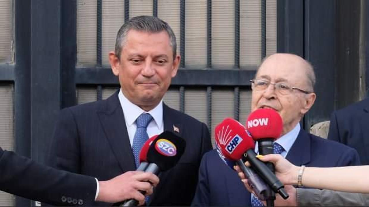 Özgür Özel, Ahmet Necdet Sezer’i övgüye boğdu