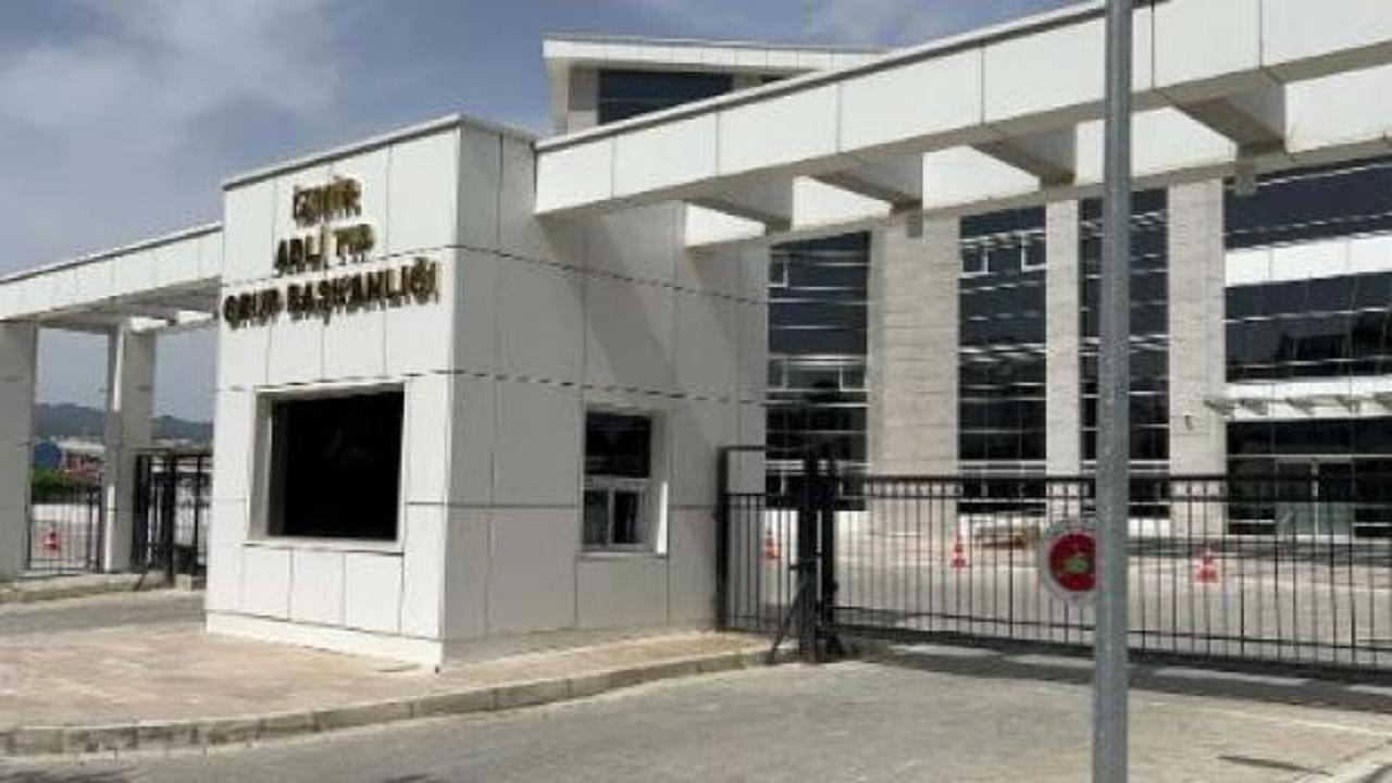 Sokakta bulunan insana ait yağ ve deri parçalarının arka planı ortaya çıktı