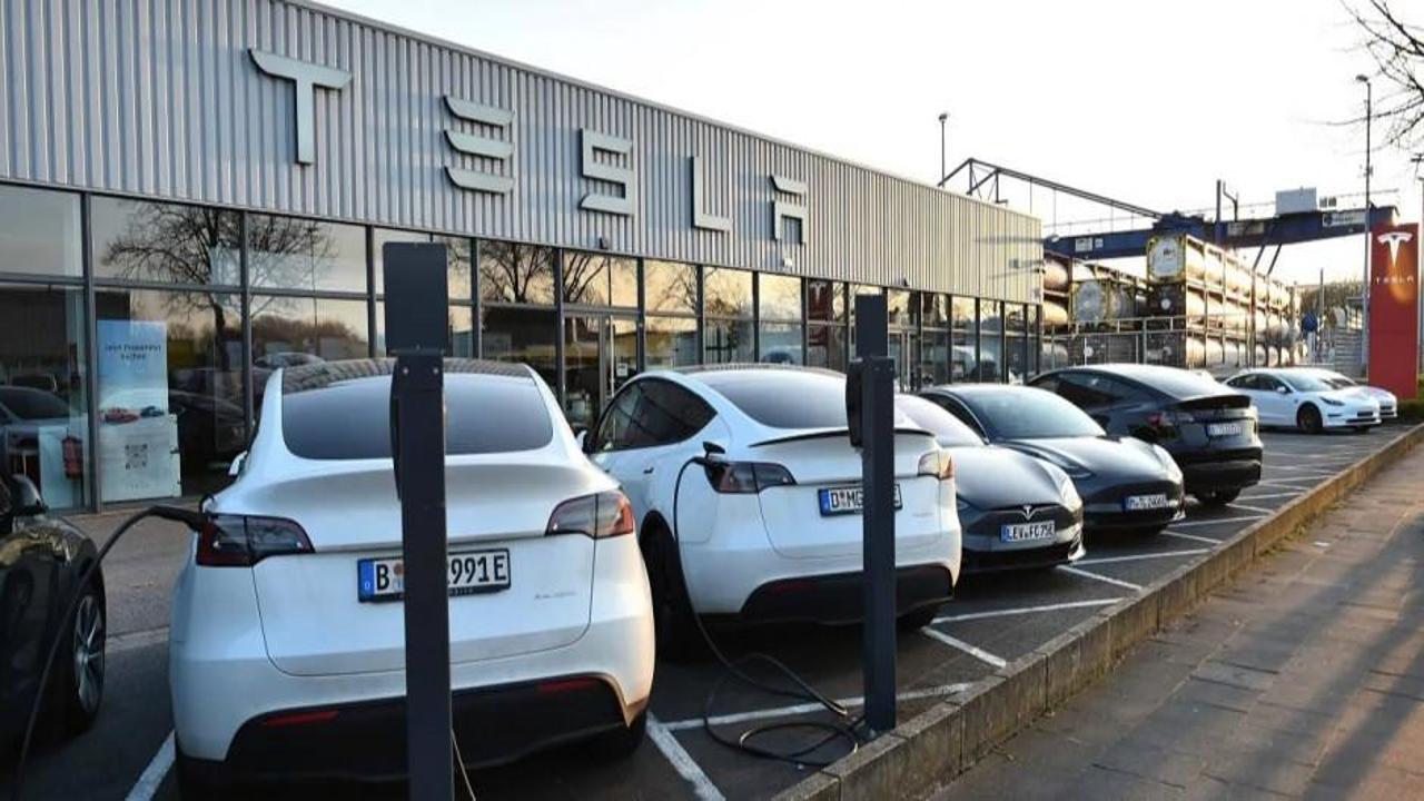 Tesla, Giga Berlin fabrikasında 400 kişiyi işten çıkarmayı planlıyor