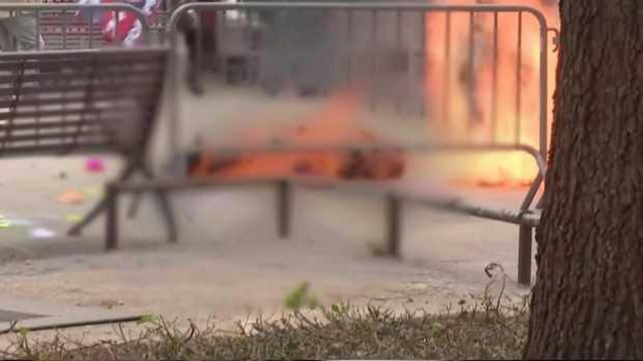 Trump’ın yargılandığı mahkemenin önünde kendini ateşe veren protestocu öldü