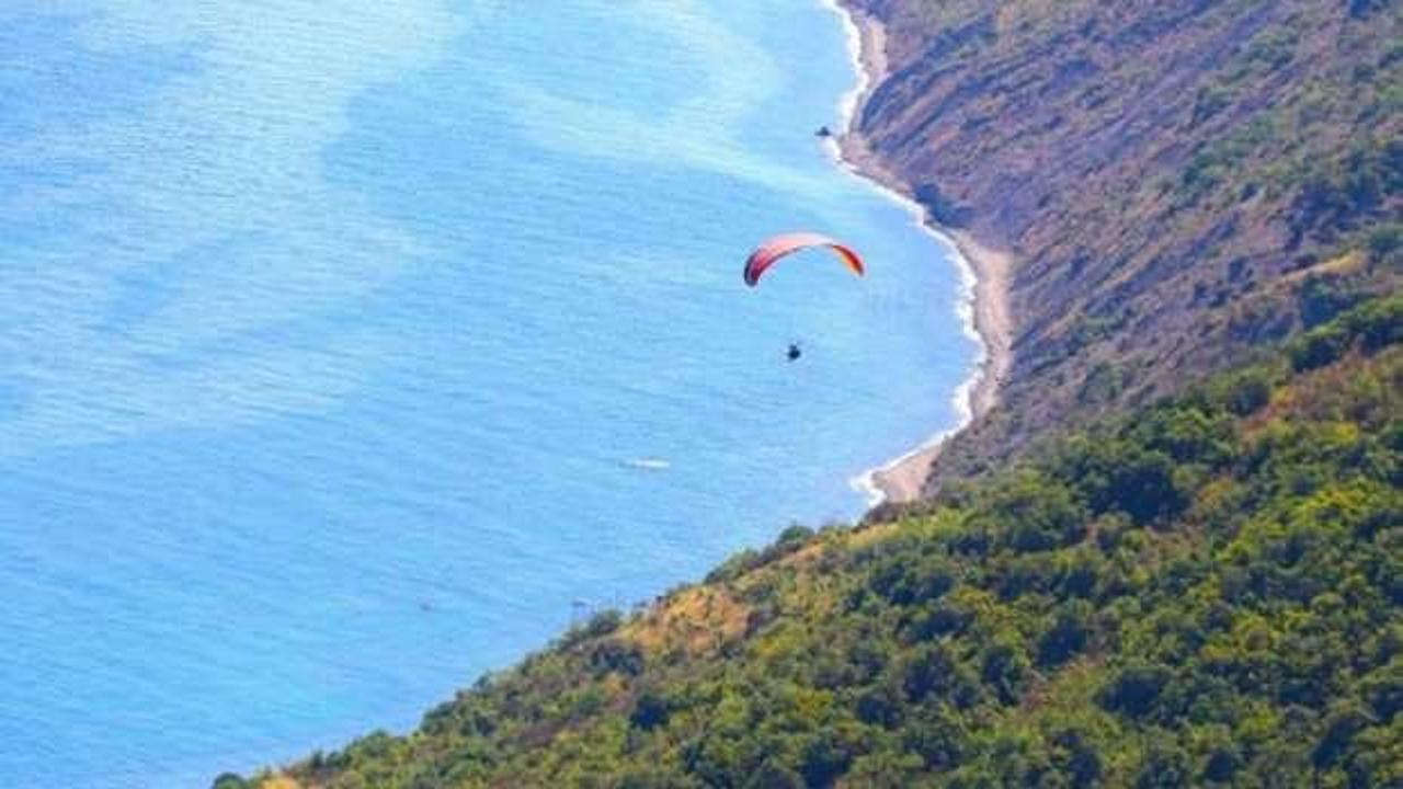 Uçmakdere bayramda paraşüt tutkunlarını ağırlıyor