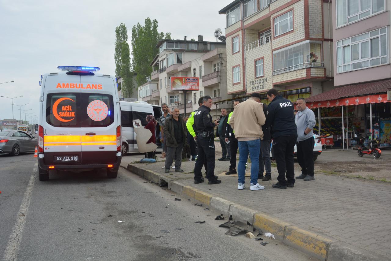 Ordu'da tekstil işçilerini taşıyan servis minibüsü kaza yaptı! Çok sayıda yaralı var