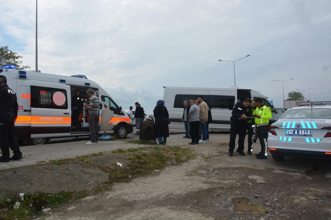 Ordu'da tekstil işçilerini taşıyan servis minibüsü kaza yaptı! Çok sayıda yaralı var