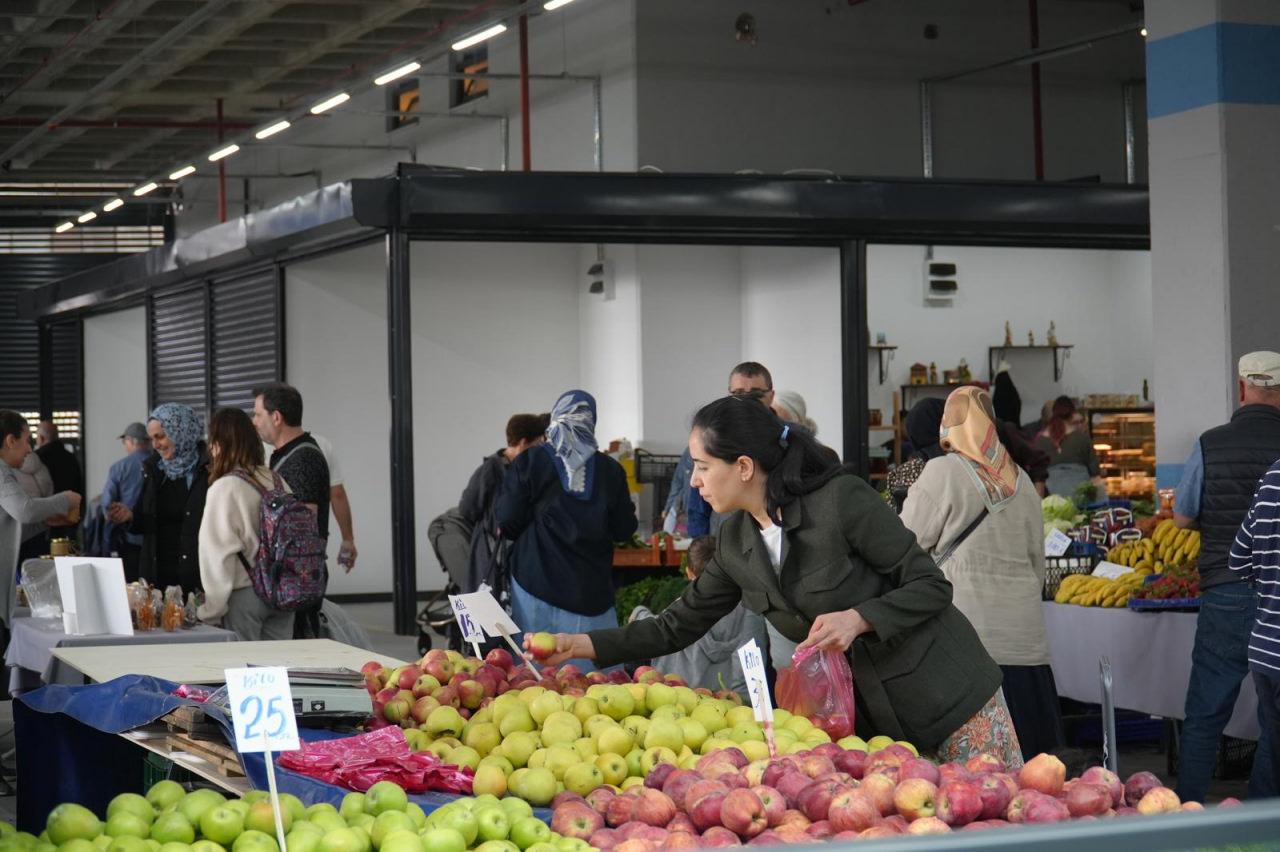 Ümraniye'de kapalı pazar alanı açıldı