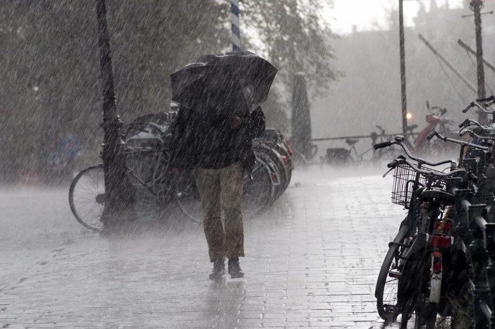 İstanbul ve 13 il için peş peşe uyarılar! AKOM saat verdi! Hava durumu...