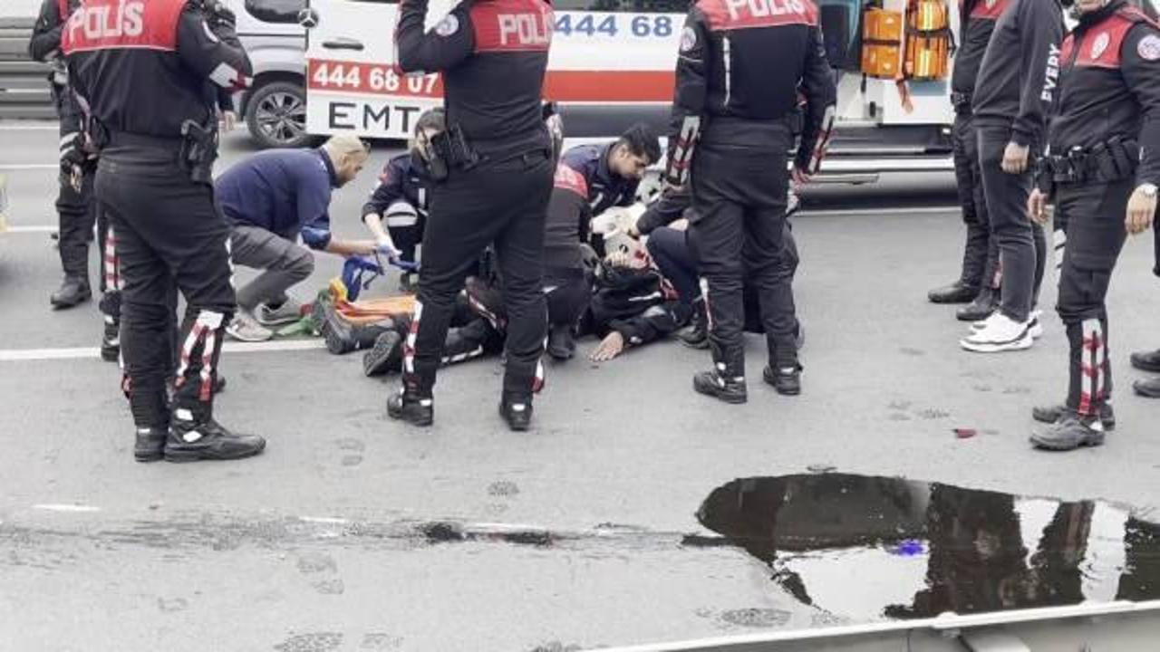 Bakırköy’de motosikletli 2 polis ticari taksiye arkadan çarptı