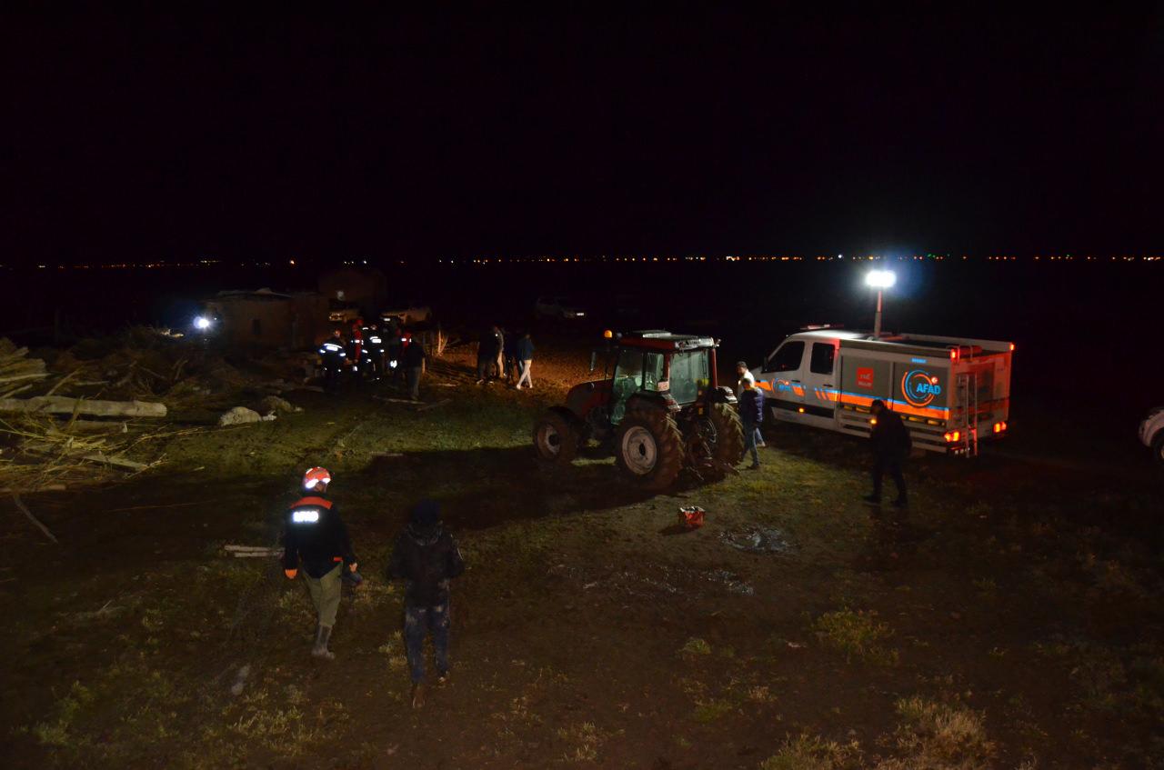 Kerpiçten yapılan ahır yağmur suyunun ağırlığına dayanamayarak çöktü: 50 hayvan öldü